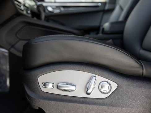 Certified 2026 Porsche Macan image 22