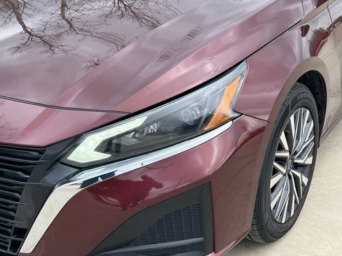 Used 2024 Nissan Altima 2.5 SV w/ SV Premium Package image 4