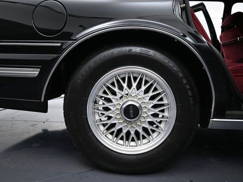 Used 1990 Lincoln Continental Signature image 25