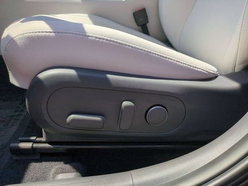 Used 2025 Hyundai Kona SEL FWD image 14