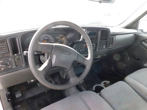 Used 2006 Chevrolet Silverado 2500 W/T w/ Skid Plate Package image 12