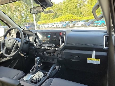 Certified 2025 Nissan Frontier SV w/ SV Convenience Package image 10