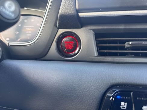 Used 2025 Honda Pilot Elite image 22