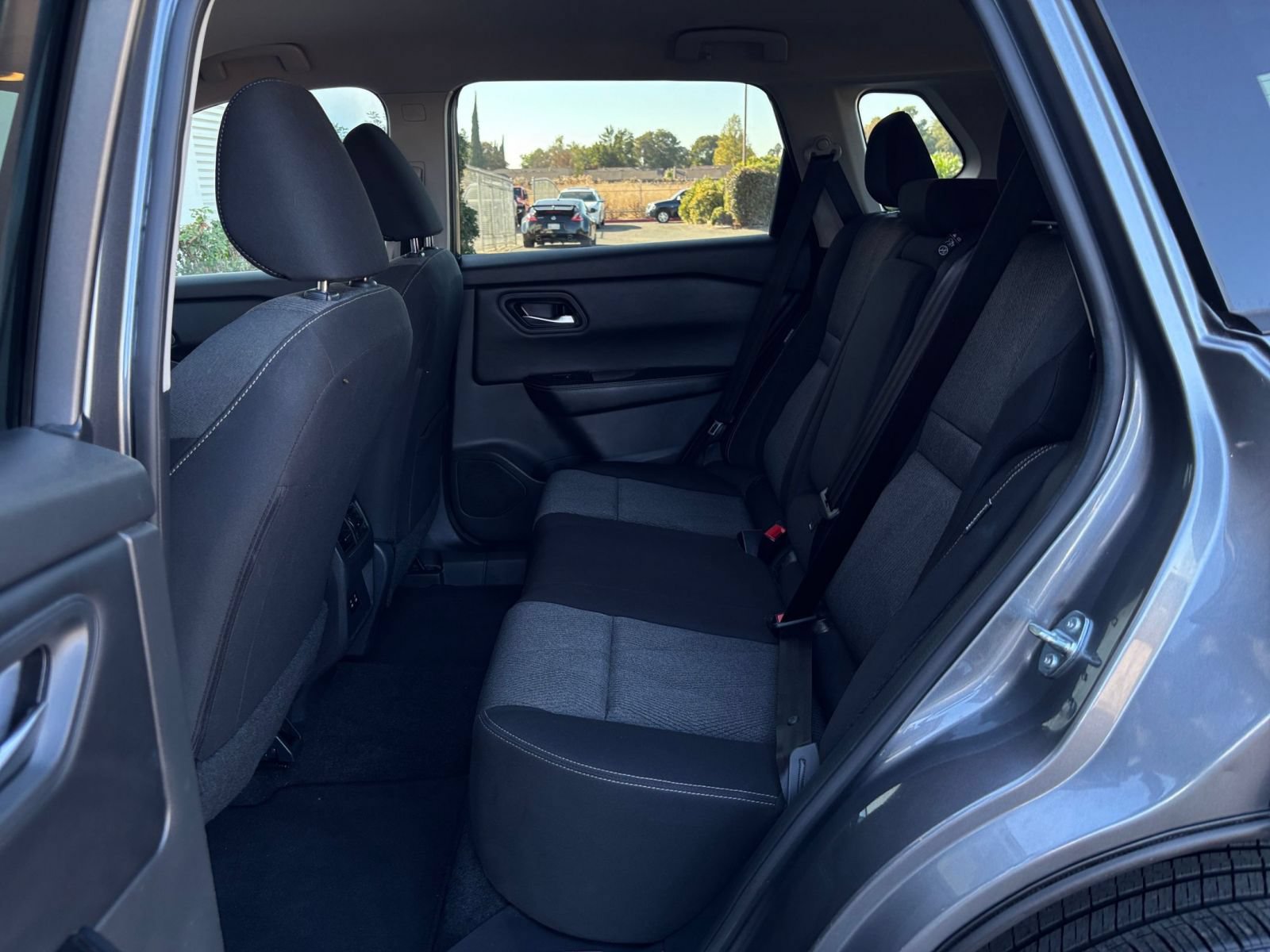 Used 2025 Nissan Rogue SV AWD/4WD image 27