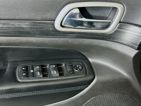Used 2020 Jeep Grand Cherokee Altitude RWD image 14