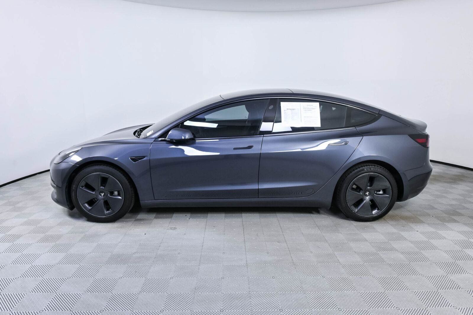 Used 2023 Tesla Model 3 Standard Range RWD image 2