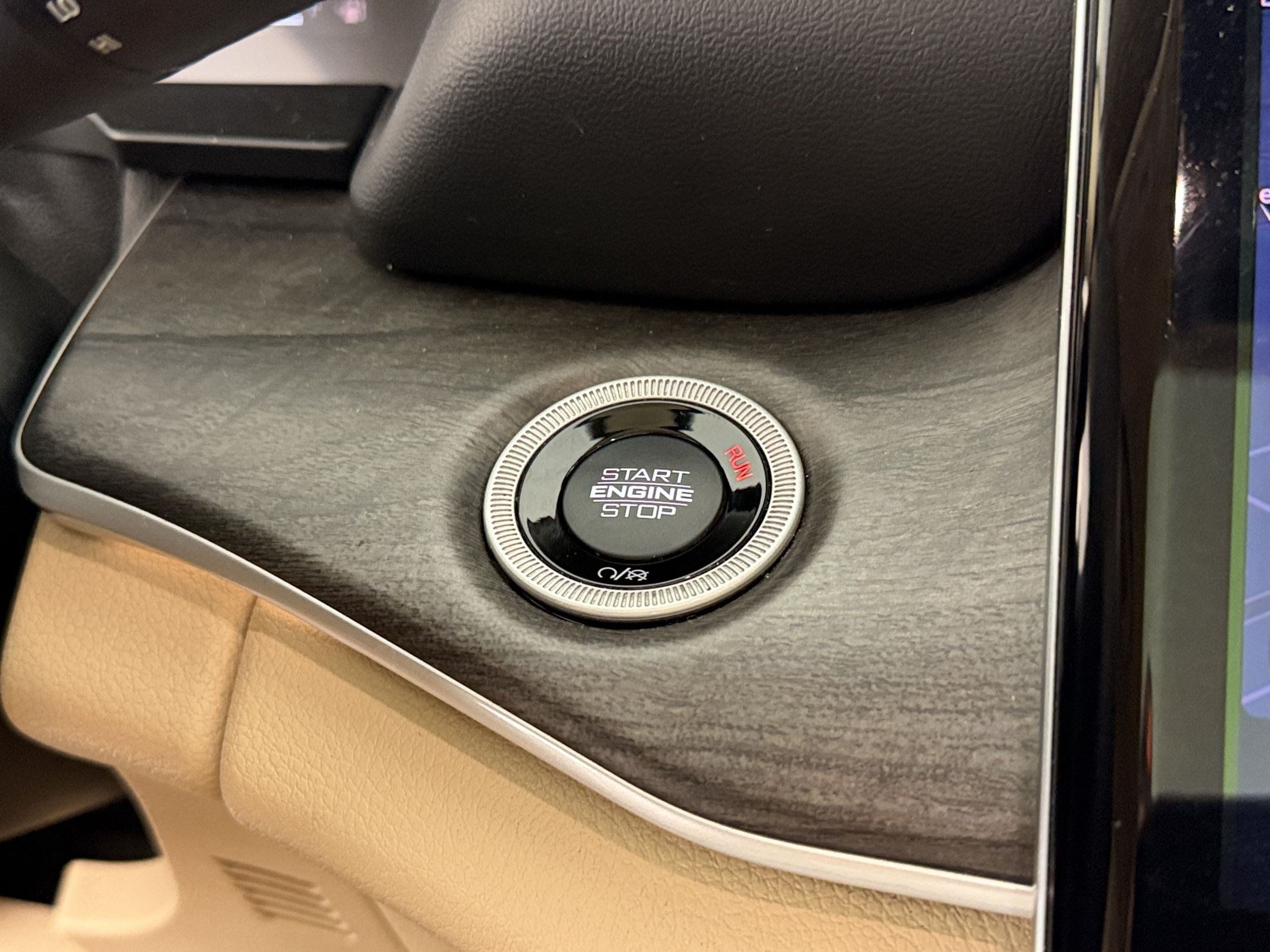 Used 2021 Jeep Grand Cherokee L Limited AWD/4WD image 17
