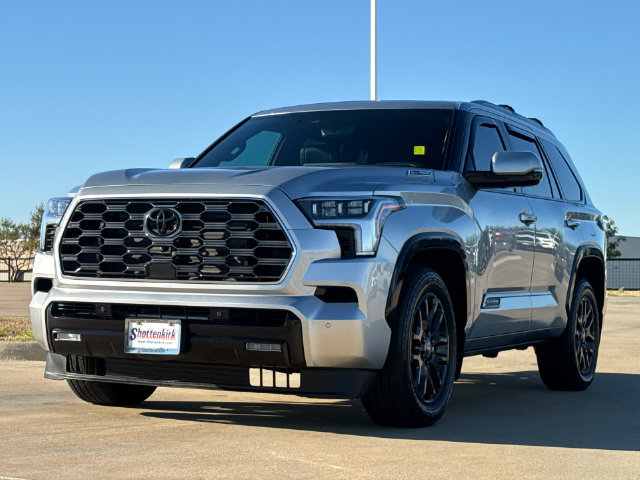 Used 2025 Toyota Sequoia Platinum AWD/4WD image 3