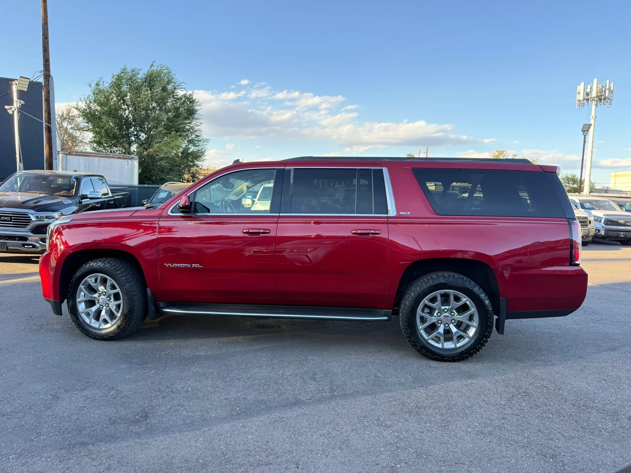 Used 2015 GMC Yukon XL SLT w/ HD Trailering Package AWD/4WD image 5
