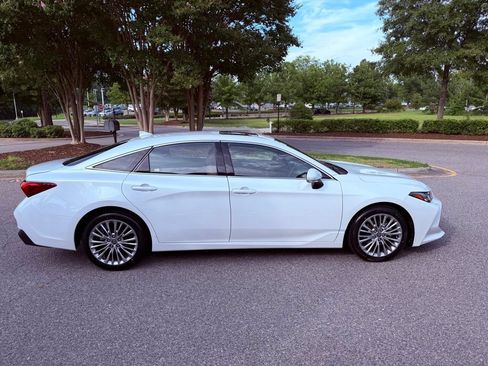 Used 2022 Toyota Avalon Limited w/ Advanced Safety Package FWD image 17