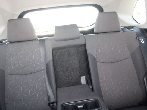 Used 2020 Toyota RAV4 XLE w/ Carpet Mat Package FWD image 21