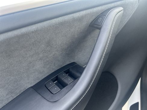 Used 2024 Tesla Model Y Long Range image 23