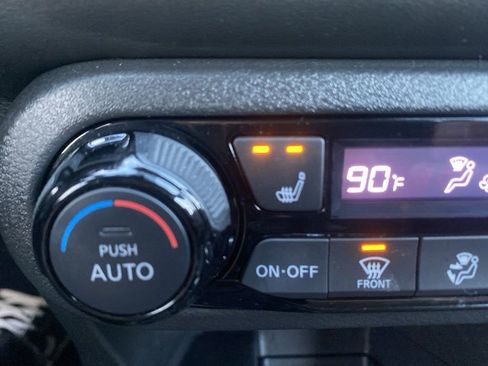 Used 2021 Nissan Kicks SR w/ SR Premium Package image 32