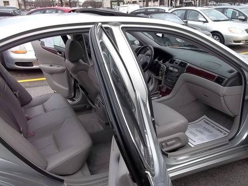 Used 2003 Lexus ES 330 FWD image 10