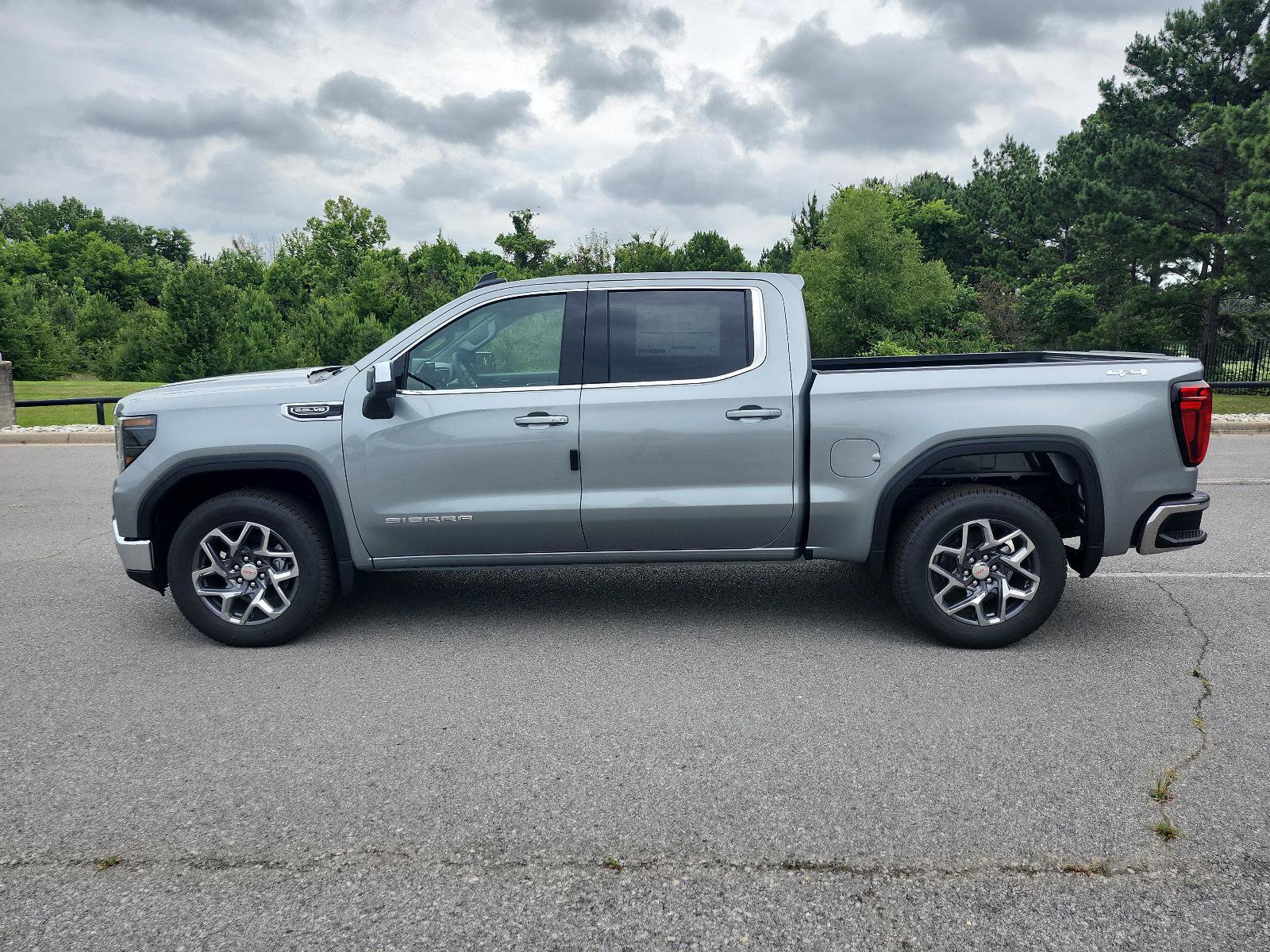 New 2026 GMC Sierra 1500 SLE AWD/4WD image 2
