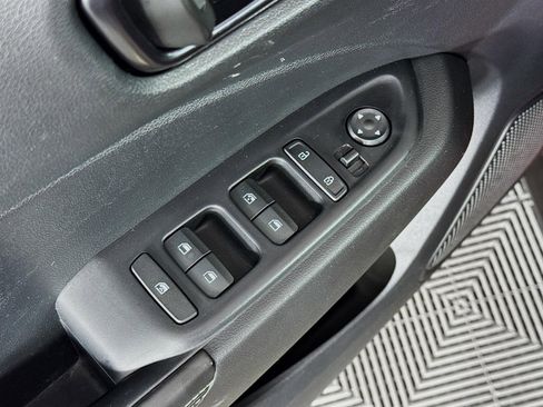 Used 2024 Hyundai Venue Limited image 20