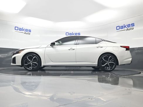 Used 2024 Nissan Altima 2.5 SR w/ SR Premium Package image 40