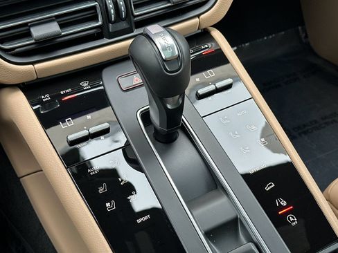 Certified 2026 Porsche Macan AWD/4WD image 24