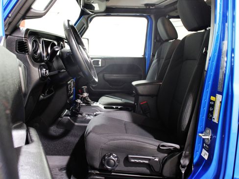 Used 2022 Jeep Gladiator Sport image 3