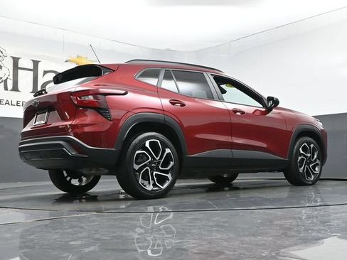 Used 2024 Chevrolet Trax RS w/ Sunroof Package FWD image 33