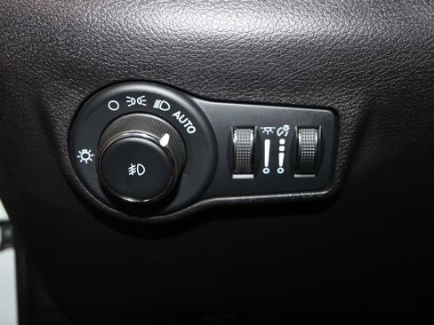 Used 2022 Jeep Compass Latitude FWD image 9