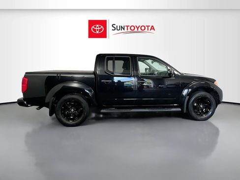 Used 2021 Nissan Frontier SV w/ Midnight Edition Floor Mats image 2