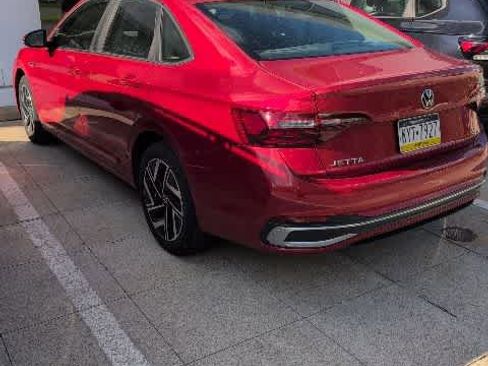 Used 2022 Volkswagen Jetta SEL FWD image 2