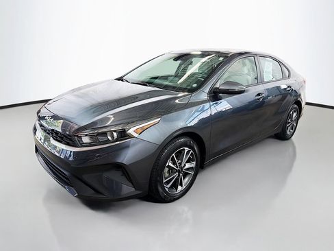 Used 2023 Kia Forte LXS w/ LXS Technology Package FWD image 5