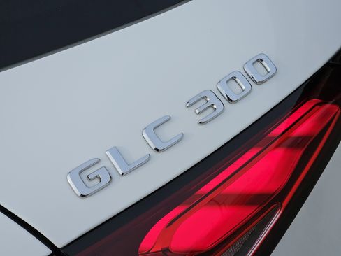 Certified 2025 Mercedes-Benz GLC 300 image 12