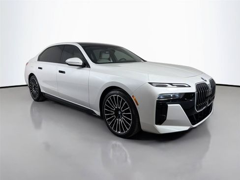 New 2026 BMW 750e xDrive AWD/4WD image 3