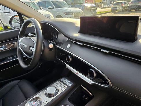 Used 2025 Genesis GV70 2.5T image 10