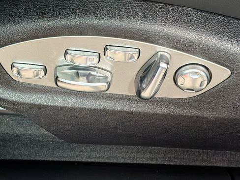 Certified 2026 Porsche Macan AWD/4WD image 25