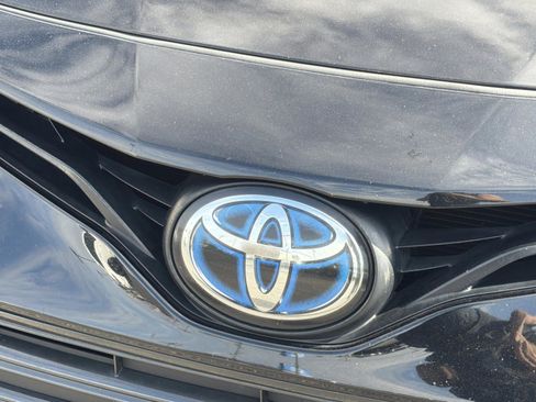 Used 2022 Toyota Camry LE image 10