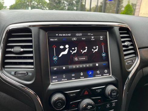 Used 2018 Jeep Grand Cherokee Altitude image 27