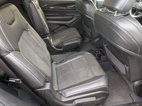 Used 2023 Jeep Grand Cherokee L Laredo image 24