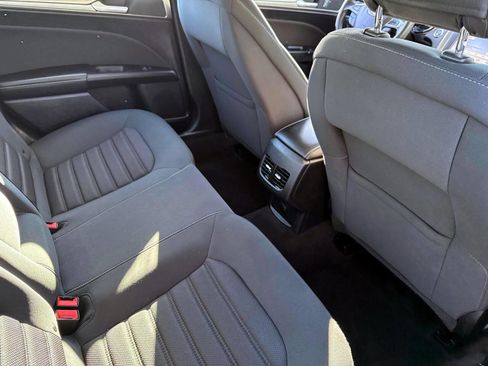 Used 2019 Ford Fusion SE image 11