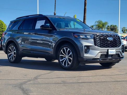 Used 2025 Ford Explorer ST-Line w/ Premium Package image 32