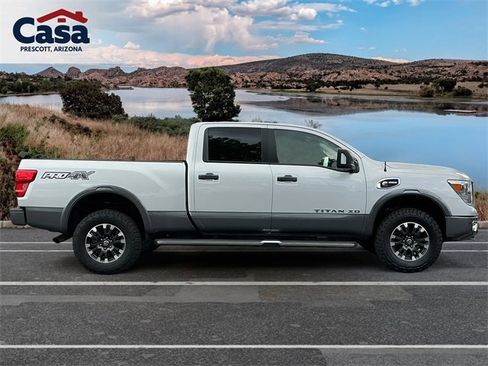 Used 2019 Nissan Titan PRO-4X w/ Pro-4x Convenience Package image 2