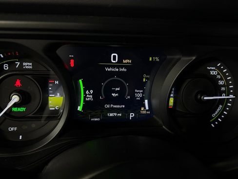 Used 2025 Jeep Wrangler Unlimited Sahara w/ Safety Group AWD/4WD image 19