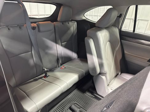 Used 2020 Toyota Highlander Platinum AWD/4WD image 17