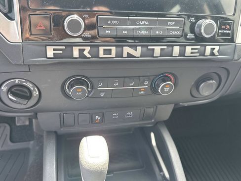 Used 2025 Nissan Frontier SV AWD/4WD image 21