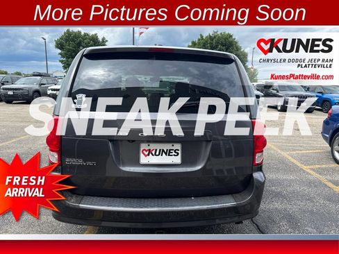 Used 2019 Dodge Grand Caravan SE w/ UConnect Hands-Free Group FWD image 9