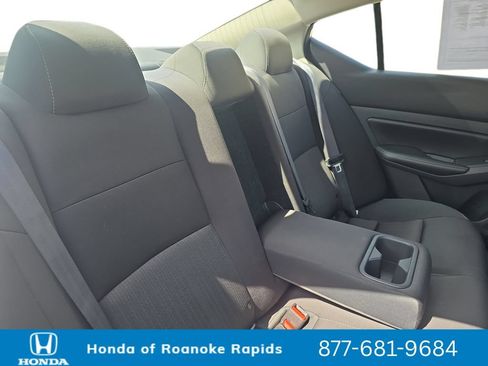 Used 2024 Nissan Altima 2.5 SV FWD image 18