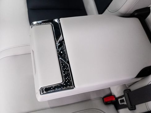 Used 2026 Rolls-Royce Cullinan AWD/4WD image 28