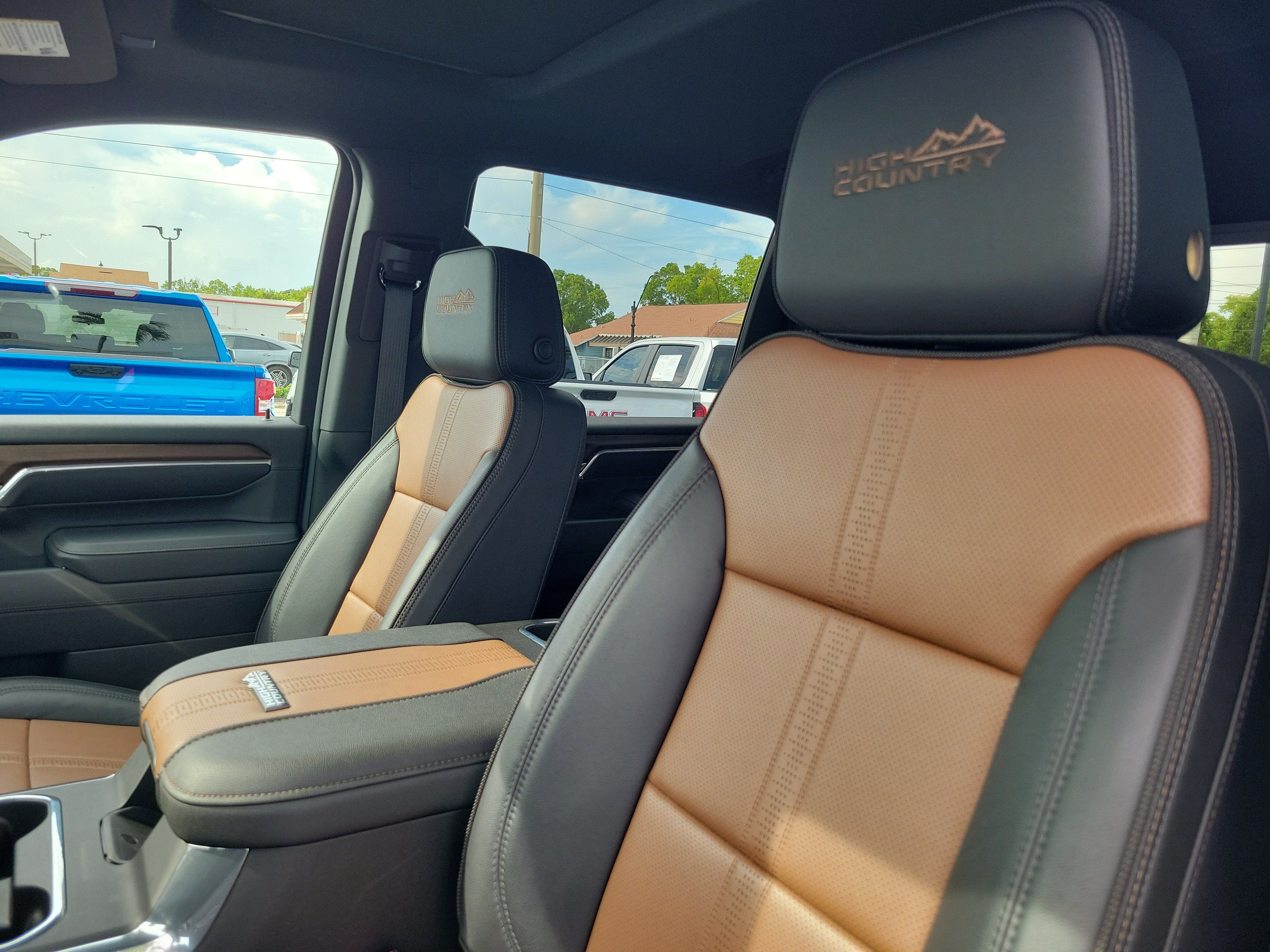 Used 2025 Chevrolet Silverado 2500 High Country w/ High Country Premium Package AWD/4WD image 15