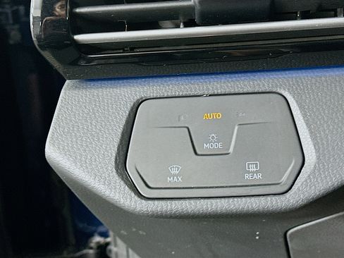 Used 2023 Volkswagen ID.4 Pro image 16