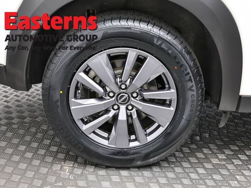 Used 2023 Nissan Pathfinder SV w/ SV Premium Package AWD/4WD image 32