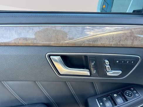 Used 2016 Mercedes-Benz E 400 Sedan image 14