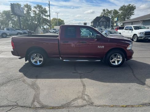 Used 2017 RAM 1500 Express image 2