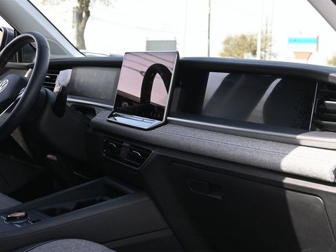 Used 2025 Volkswagen Tiguan S image 21